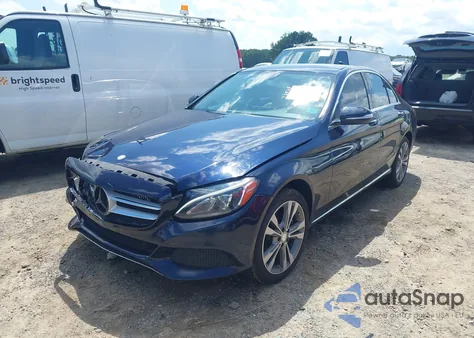 2015 Mercedes-Benz C 300 4Matic/Luxury 4Matic/Sport 4Matic из США, поврежденный, VIN 55SWF4KB1FU040546